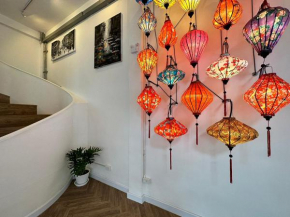 The White Den Sukhumvit 44
